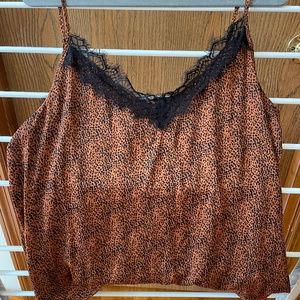 Leopard going out slip top